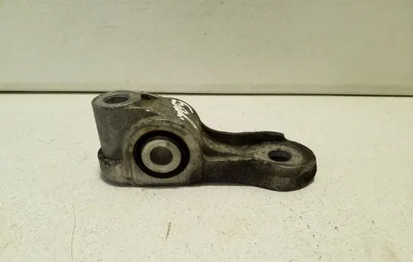 Engine mounting bracket