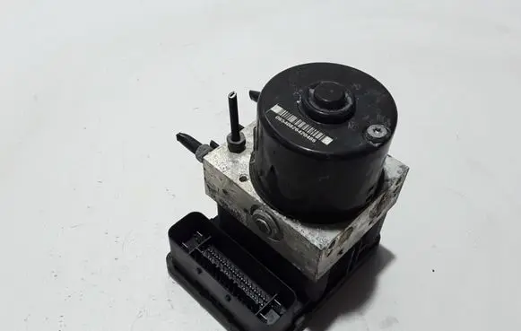 Volvo V50 ABS Pump 30793901