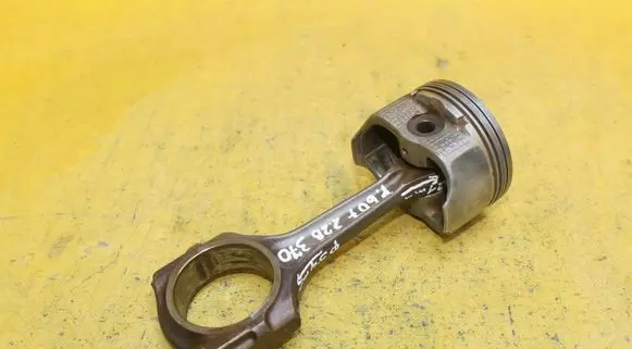 Peugeot 607 Piston with connecting rod