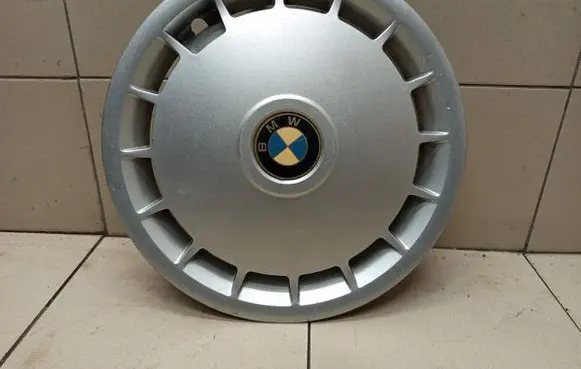 BMW 3 E30 R14 wheel hub/cap/trim 1179170