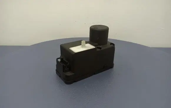 Volkswagen Golf IV Central locking vacuum pump 1H0962257G