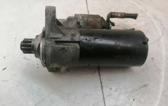 Volkswagen Golf V Starter motor 02E911023 0001123036