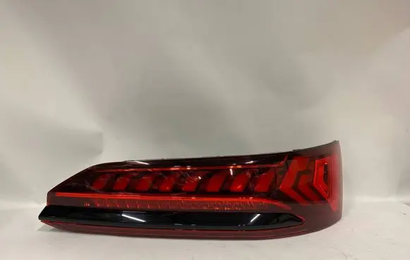 Audi Q7 4M Rear/tail lights 4M0945308B