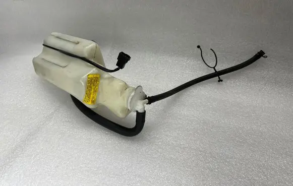 Mitsubishi Eclipse (D21A/D22A/D27A) Coolant expansion tank/reservoir 0515770R