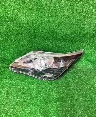 Toyota Avensis T270 Headlight/headlamp 1010018825