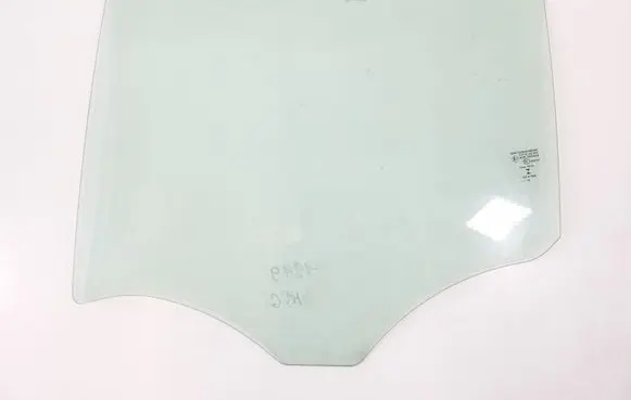 Infiniti Q30 Rear door window glass 823135DA0A