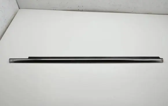 Mercedes-Benz GLK (X204) Front door glass trim molding