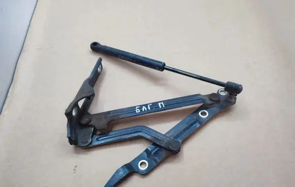 KIA Magentis Tailgate/trunk/boot hinge 817712G000