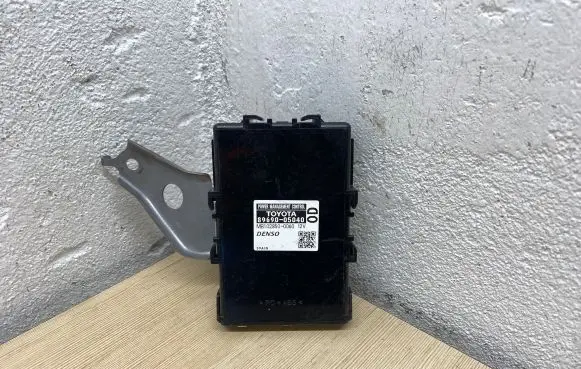 Toyota Avensis T270 Other control units/modules 8969005040 MB1028500060