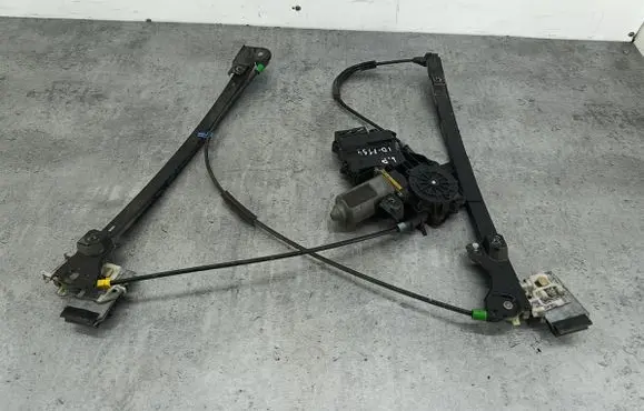 Volkswagen Golf III Front door window regulator with motor