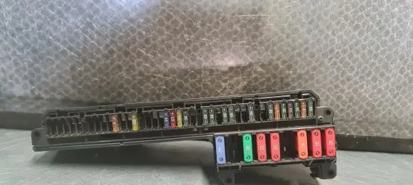 BMW 5 E60 E61 Fuse box set 695733001 6957330