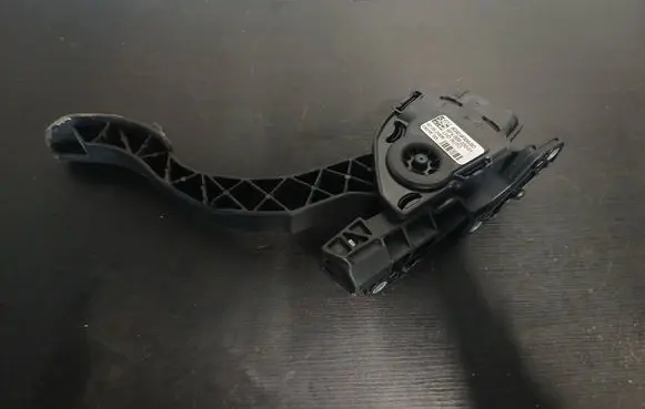 Volvo V70 Accelerator throttle pedal 6G929F836BD 6PV00922001