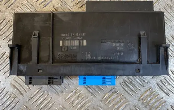 BMW 3 E90 E91 Comfort/convenience module 9119496 0303442 10681810