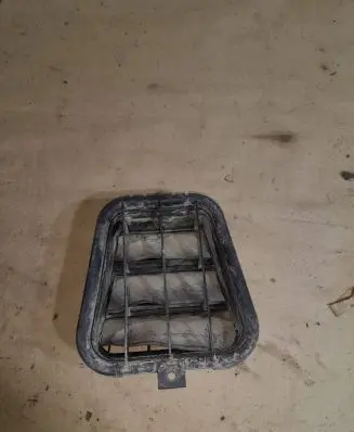 Audi A4 S4 B7 8E 8H Quarter panel pressure vent 4b0819181b