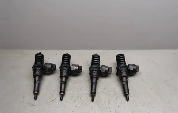 Volkswagen Golf IV Fuel injectors set 038130073J 0414720015