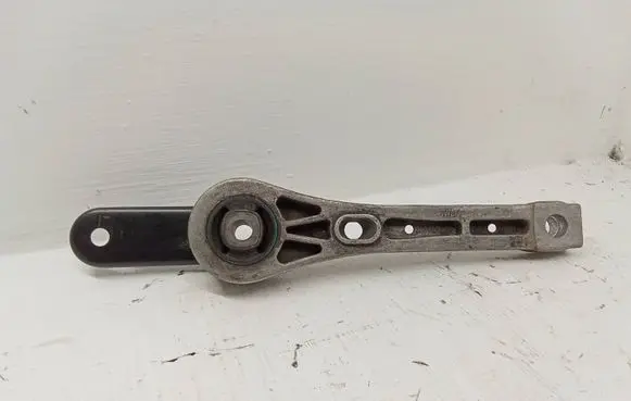 Volkswagen Tiguan Engine mounting bracket 3C0199855M V05527