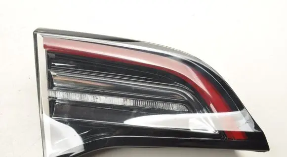 Tesla Model 3 Tailgate rear/tail lights 107740100