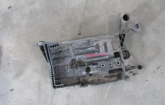 Volkswagen PASSAT B8 Battery box tray 