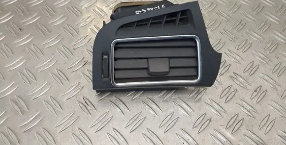 Toyota Verso Dashboard side air vent grill/cover trim 556600F020