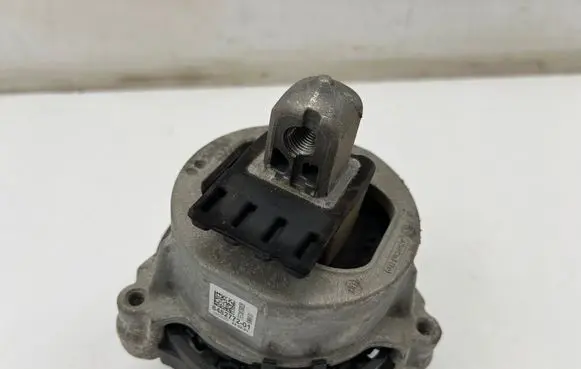 BMW X3 G01 Engine mount bracket 8482772 848277201