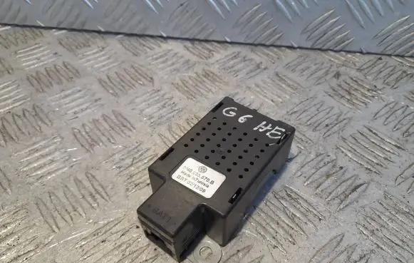 Volkswagen Golf VI Aerial antenna amplifier 5M0035570B