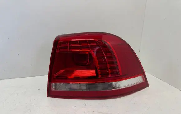 Volkswagen Touareg II Rear/tail lights 7P6945208
