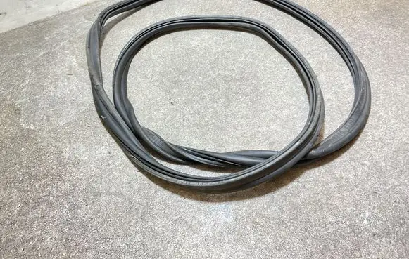 Audi A3 8Y Trunk rubber seal (body) 8Y5827705B