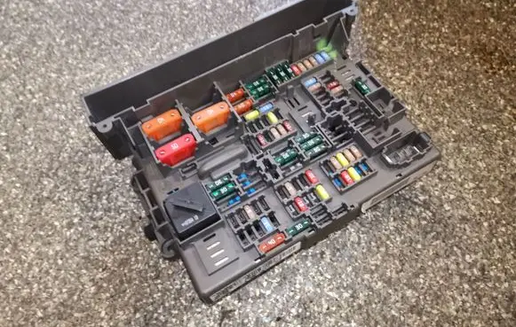 BMW 1 E81 E87 Fuse module 9119444 911944403