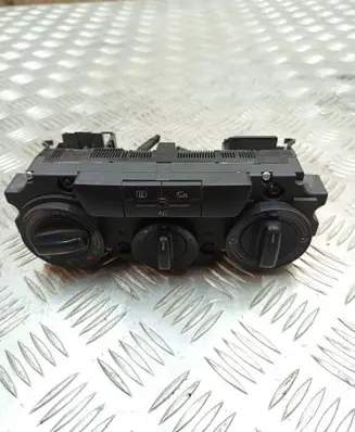 Skoda Octavia Mk2 (1Z) Climate control unit 1K0907044