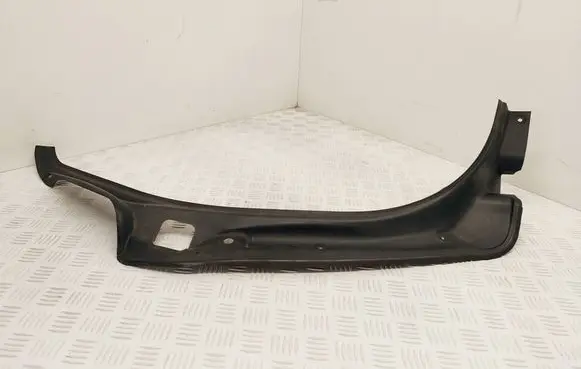 Mercedes-Benz ML W164 Wiper trim A1646931033 A1646930233