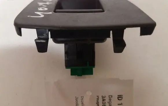 Peugeot 407 Fuel tank opening switch 96531174XT