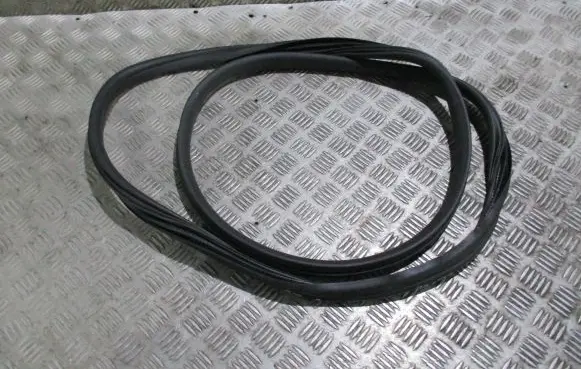 Peugeot 308 SW Front door rubber seal