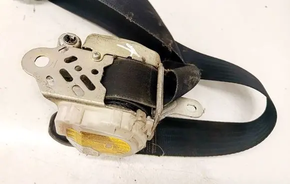 Toyota Corolla Verso AR10 Rear seatbelt 