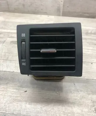 Toyota Avensis T270 Dash center air vent grill 5565005140