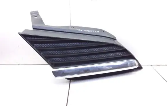 Nissan Primera Front bumper upper radiator grill 62320AU300