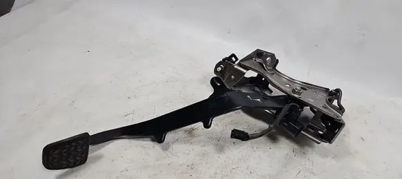 Toyota Corolla Verso AR10 Clutch pedal