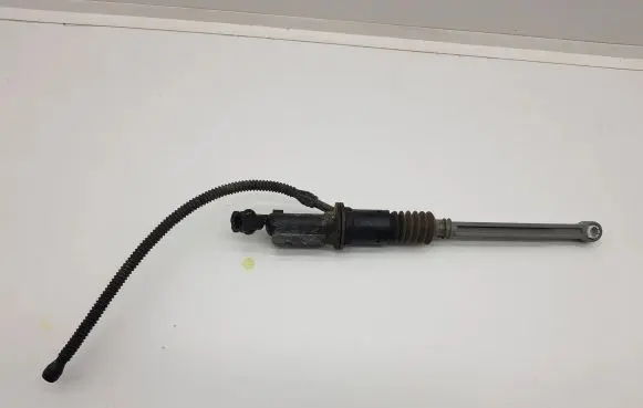 Clutch slave cylinder
