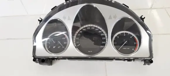 Mercedes-Benz C W204 Speedometer (instrument cluster) A2049003802