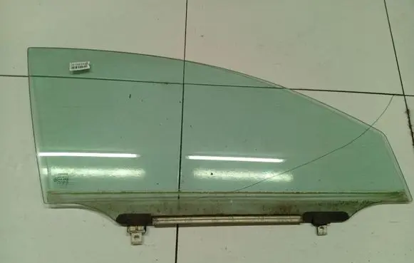 Toyota Avensis T250 Front door window glass four-door As2