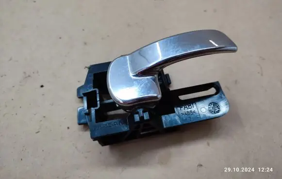 Nissan Qashqai Rear door interior handle