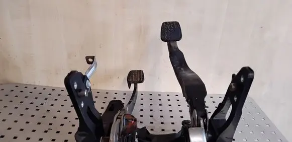 Opel Astra J Pedal assembly 
