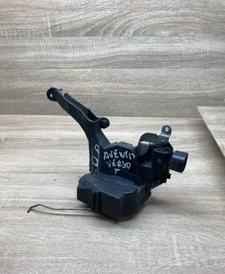 Toyota Avensis Verso Front door lock 