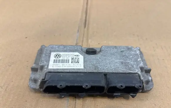 Seat Ibiza IV (6J,6P) Engine control unit/module 03C906024CD 8PN39SP1L 0102605