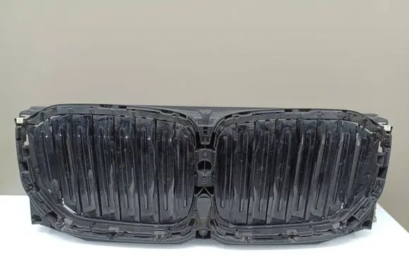BMW X5 G05 Front bumper upper radiator grill 5113226775