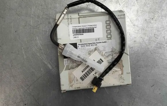 Mercedes-Benz E AMG W213 Exhaust gas temperature sensor A0009059006