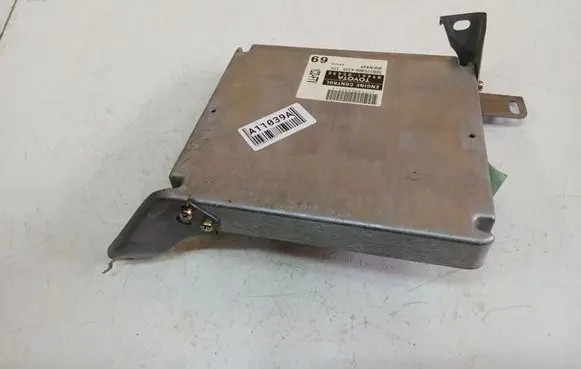 Toyota Avensis T250 Engine control unit/module 1758006325