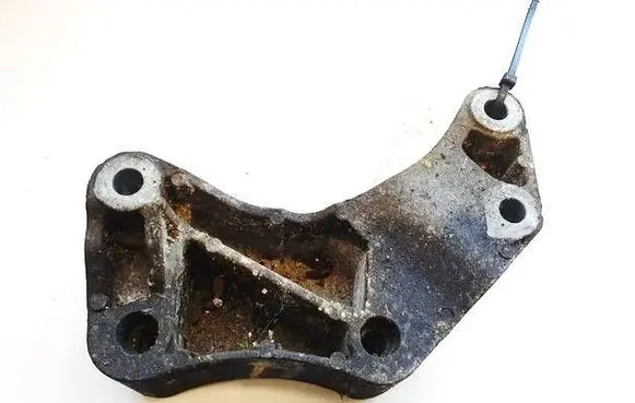 Opel Corsa D Engine mounting bracket 13185906