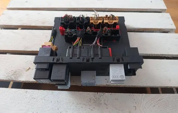 Audi A3 S3 8P Comfort/convenience module 8P0907279A H29S0501 F005V00219