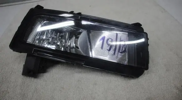 Volkswagen Touran II Front fog light