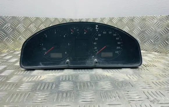 Volkswagen Transporter - Caravelle T5 Speedometer (instrument cluster) 88311346